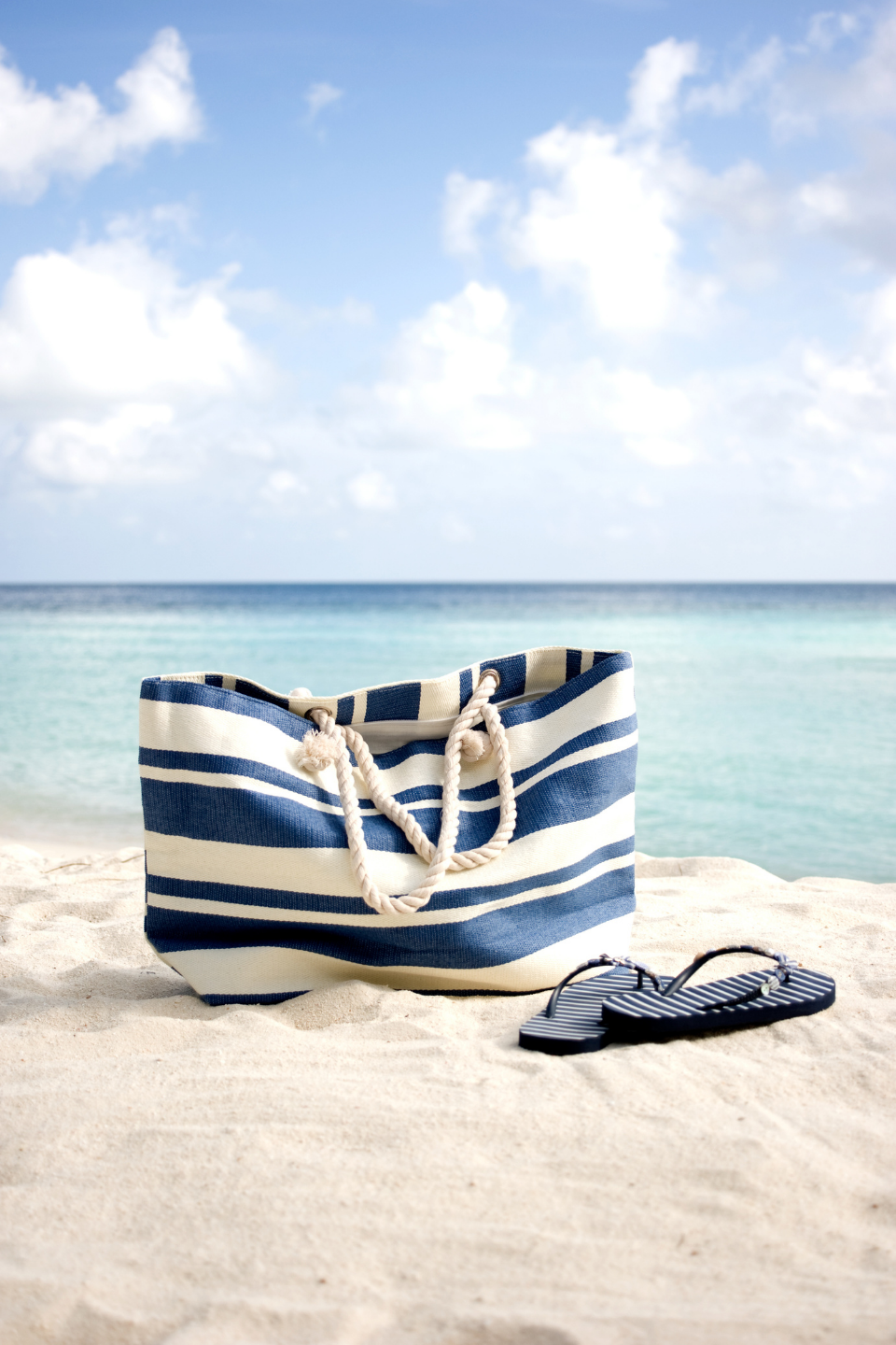 Beach Beauty Bag: 11 Essentials to Pack so You Always Look Amazing Outdoors